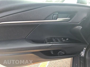 2026 Toyota Camry LE - miniatura 9