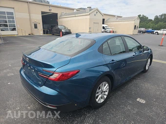 2026 Toyota Camry LE - miniatura 4