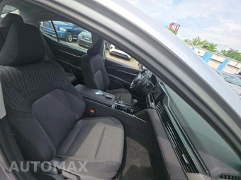 2026 Toyota Camry LE - miniatura 18