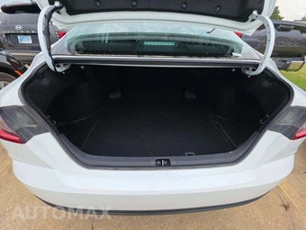 2026 Toyota Camry LE - miniatura 14