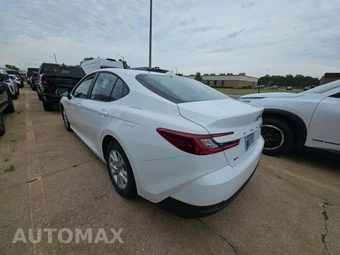 2026 Toyota Camry LE - miniatura 2