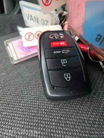 2026 Toyota Camry LE - miniatura 8