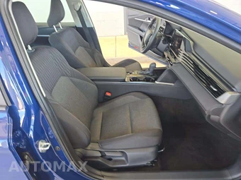 2026 Toyota Camry LE - miniatura 18