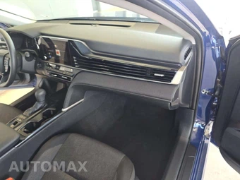 2026 Toyota Camry LE - miniatura 19