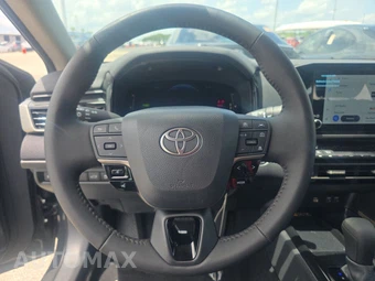 2026 Toyota Camry LE - miniatura 10
