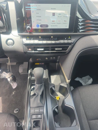 2026 Toyota Camry LE - miniatura 11