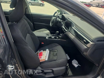 2026 Toyota Camry LE - miniatura 8