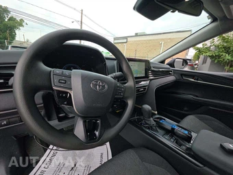 2026 Toyota Camry LE - miniatura 10