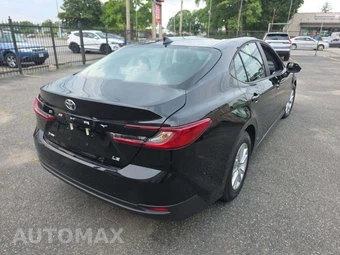 2026 Toyota Camry LE - miniatura 3