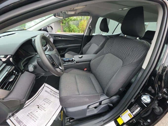 2026 Toyota Camry LE - miniatura 6
