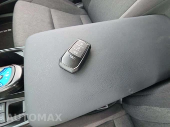 2026 Toyota Camry LE - miniatura 8