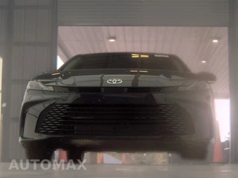 2026 Toyota Camry LE - miniatura 3