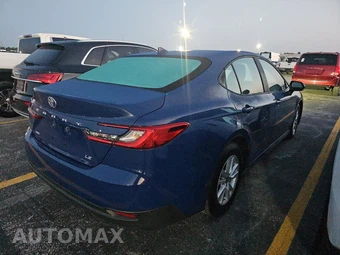 2026 Toyota Camry LE - miniatura 4