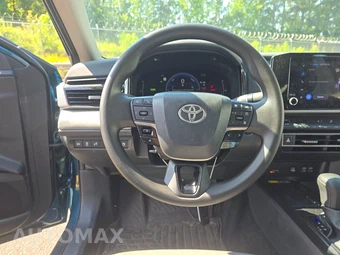 2026 Toyota Camry LE - miniatura 10