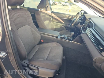2026 Toyota Camry LE - miniatura 8