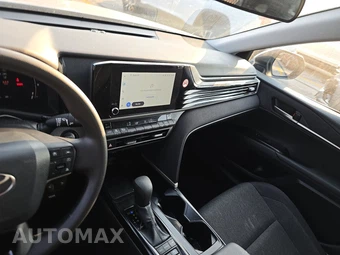 2026 Toyota Camry LE - miniatura 11