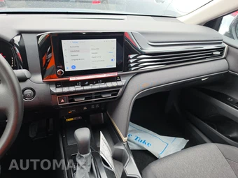 2026 Toyota Camry LE - miniatura 11