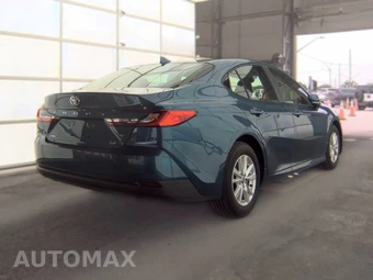 2026 Toyota Camry LE - miniatura 4