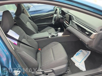 2026 Toyota Camry LE - miniatura 8