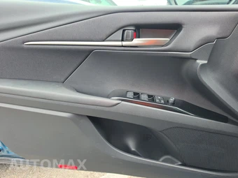 2026 Toyota Camry LE - miniatura 9