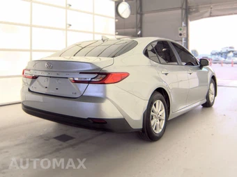 2026 Toyota Camry LE - miniatura 4