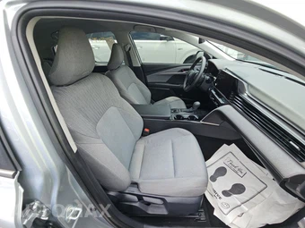 2026 Toyota Camry LE - miniatura 8