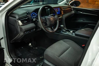2026 Toyota Camry LE - miniatura 7