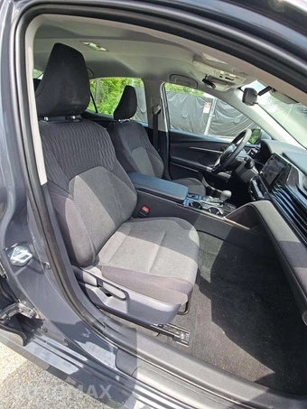 2026 Toyota Camry LE - miniatura 15