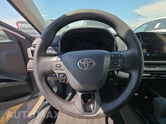 2026 Toyota Camry LE - miniatura 10