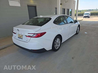 2026 Toyota Camry LE - miniatura 3