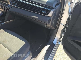 2026 Toyota Camry LE - miniatura 16