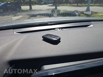 2026 Toyota Camry LE - miniatura 5