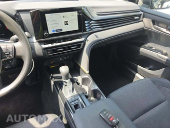 2026 Toyota Camry LE - miniatura 10