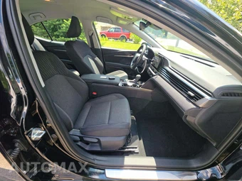 2026 Toyota Camry LE - miniatura 18