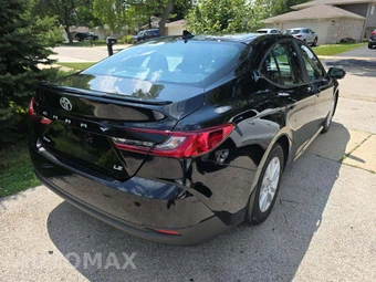 2026 Toyota Camry LE - miniatura 3