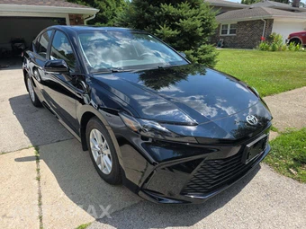 2026 Toyota Camry LE - miniatura 4