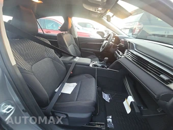 2026 Toyota Camry LE - miniatura 14
