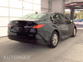 2026 Toyota Camry LE - miniatura 4
