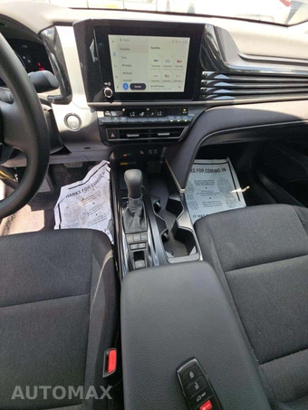 2026 Toyota Camry LE - miniatura 10