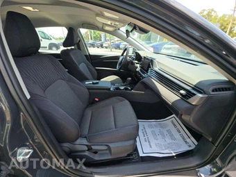 2026 Toyota Camry LE - miniatura 18