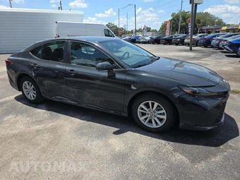 2026 Toyota Camry LE - miniatura 4