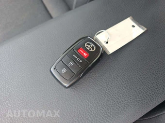 2026 Toyota Camry LE - miniatura 8