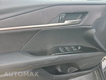 2026 Toyota Camry LE - miniatura 15