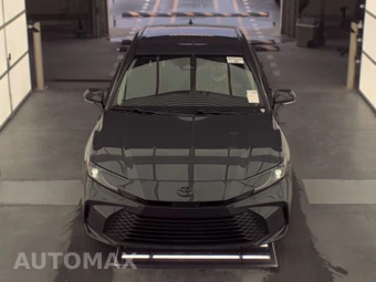 2026 Toyota Camry LE - miniatura 2