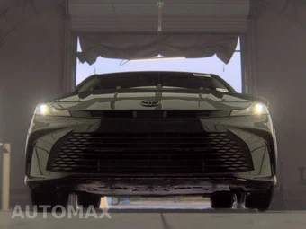 2026 Toyota Camry LE - miniatura 3