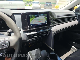 2026 Toyota Camry LE - miniatura 10