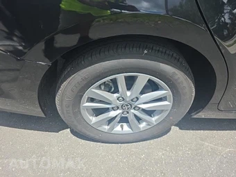 2026 Toyota Camry LE - miniatura 10
