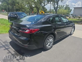 2026 Toyota Camry LE - miniatura 4
