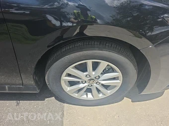 2026 Toyota Camry LE - miniatura 9