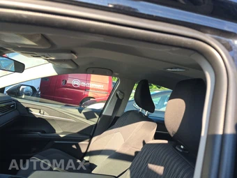 2026 Toyota Camry LE - miniatura 18